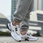 کتوني مردانه v2kسفيد مشابه مستر