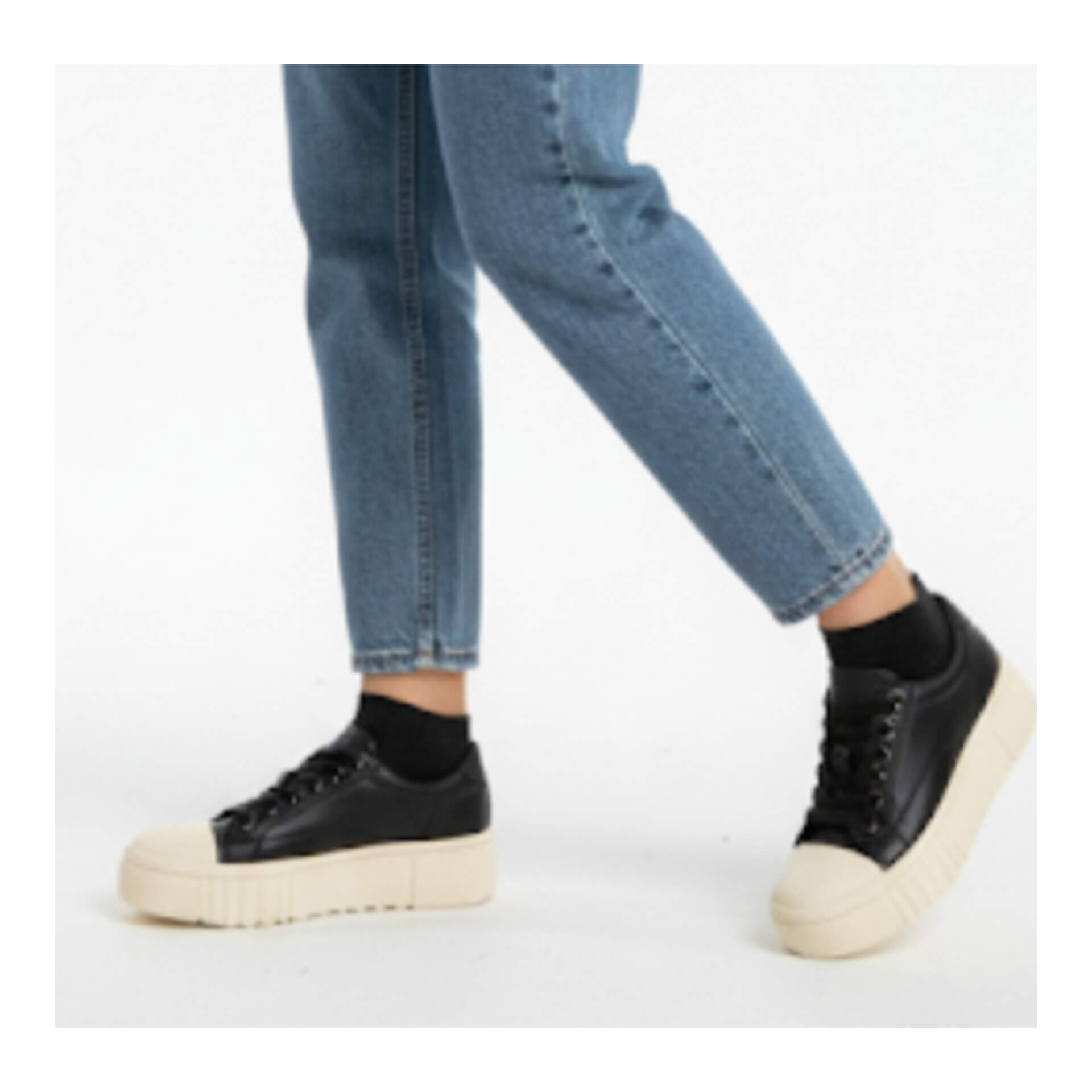 InShot_20251020_134958986(1) ونس زنانه آلستار - Image 1