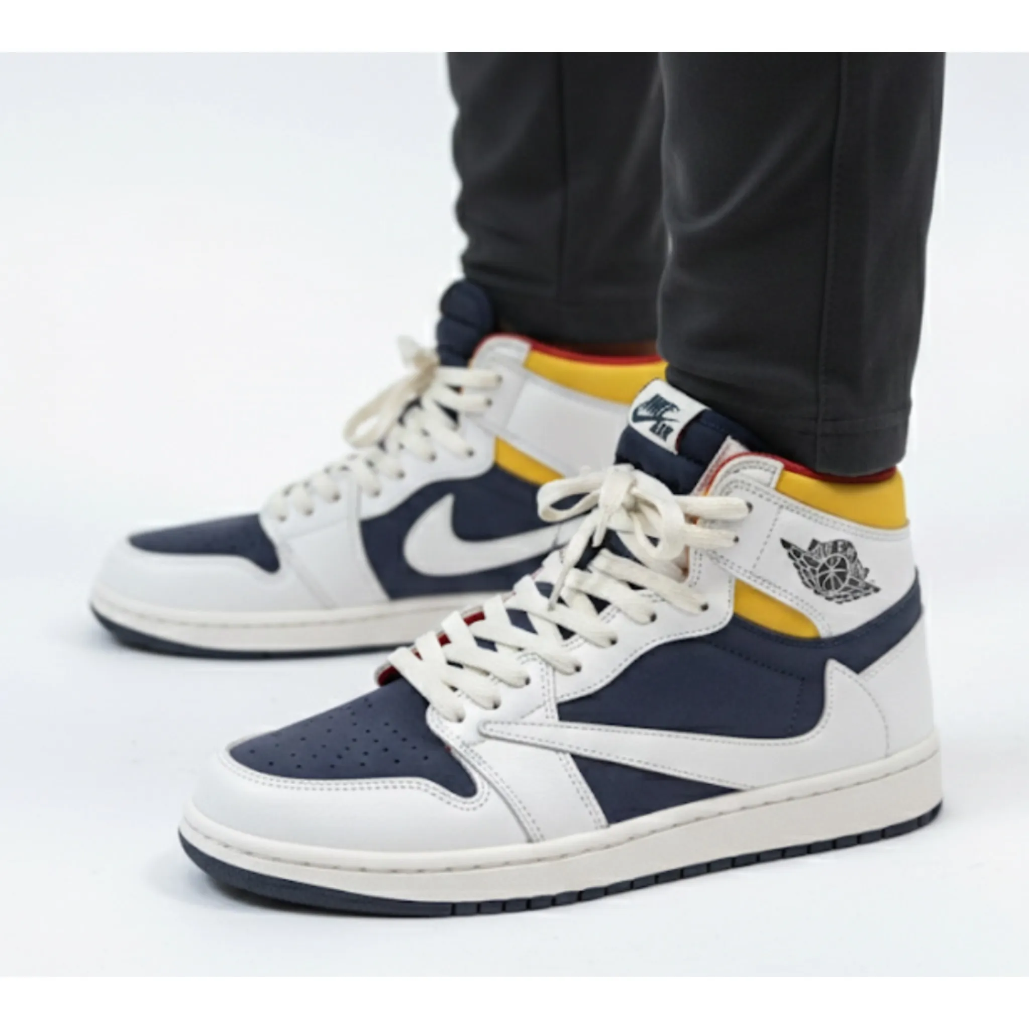 photo-output - 2025-12-09T103056.138 کتونی مردانه ترویس ساقدار سرمه ای سفيد - Image 1