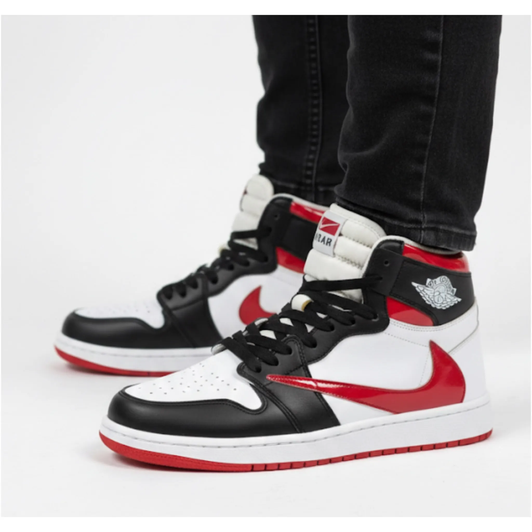 photo-output - 2025-12-09T115944.713 کتونی مردانه ترويس ساقدار مشکی قرمز - Image 1