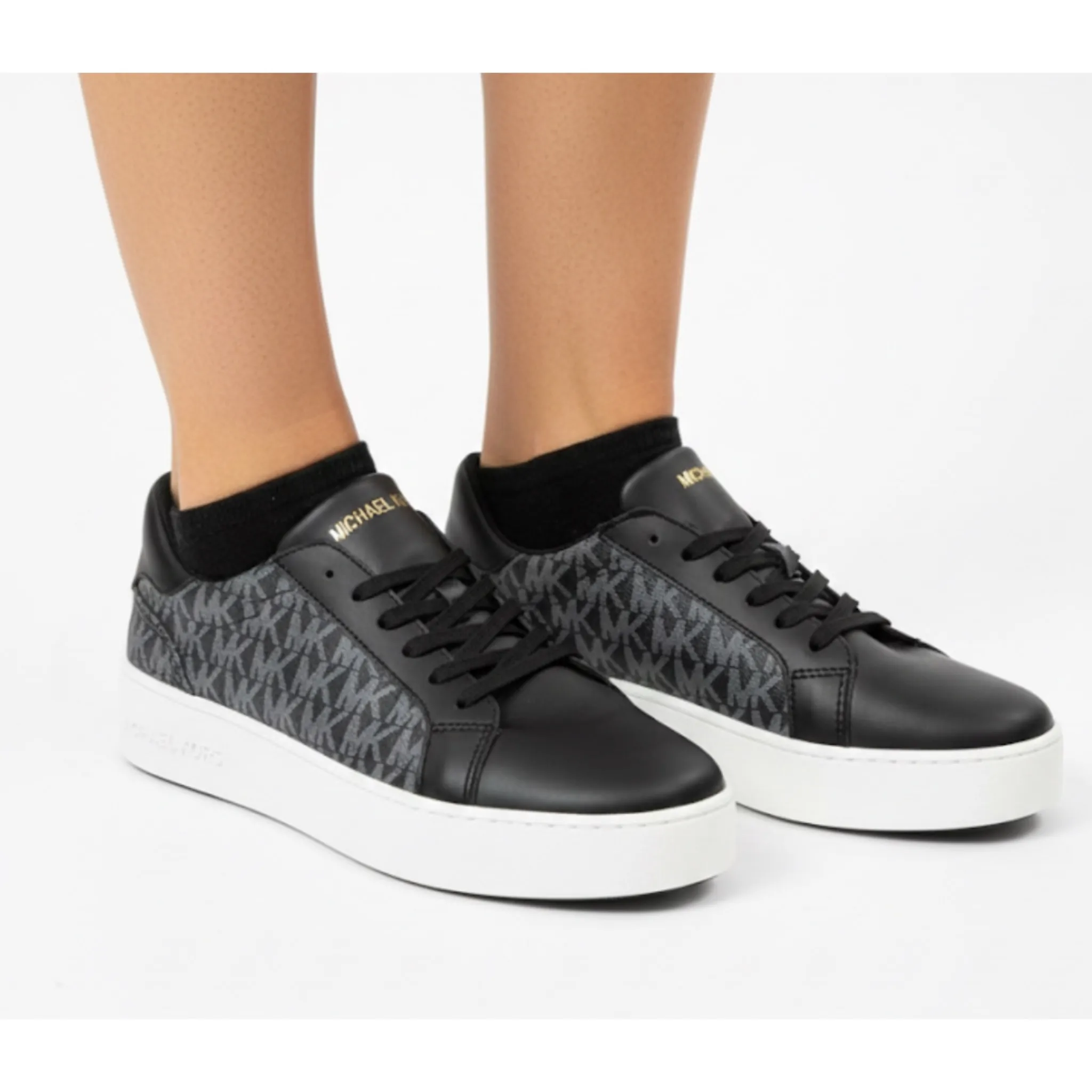 photo-output - 2025-12-09T125917.285 ونس زنانه طرح دار مدل MK - Image 1