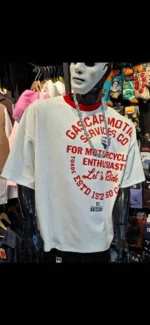 نمای جلوی تیشرت اورسایز سفید قرمز با طرح رترو GASCAP MOTOR SERVICES در مزون رم واقع در خیابان کارگر جنوبی