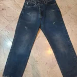 نمای کامل شلوار بگ مردانه 2159 با جین تیره، فرم آزاد و شست‌وشوی خاص روی پارچه