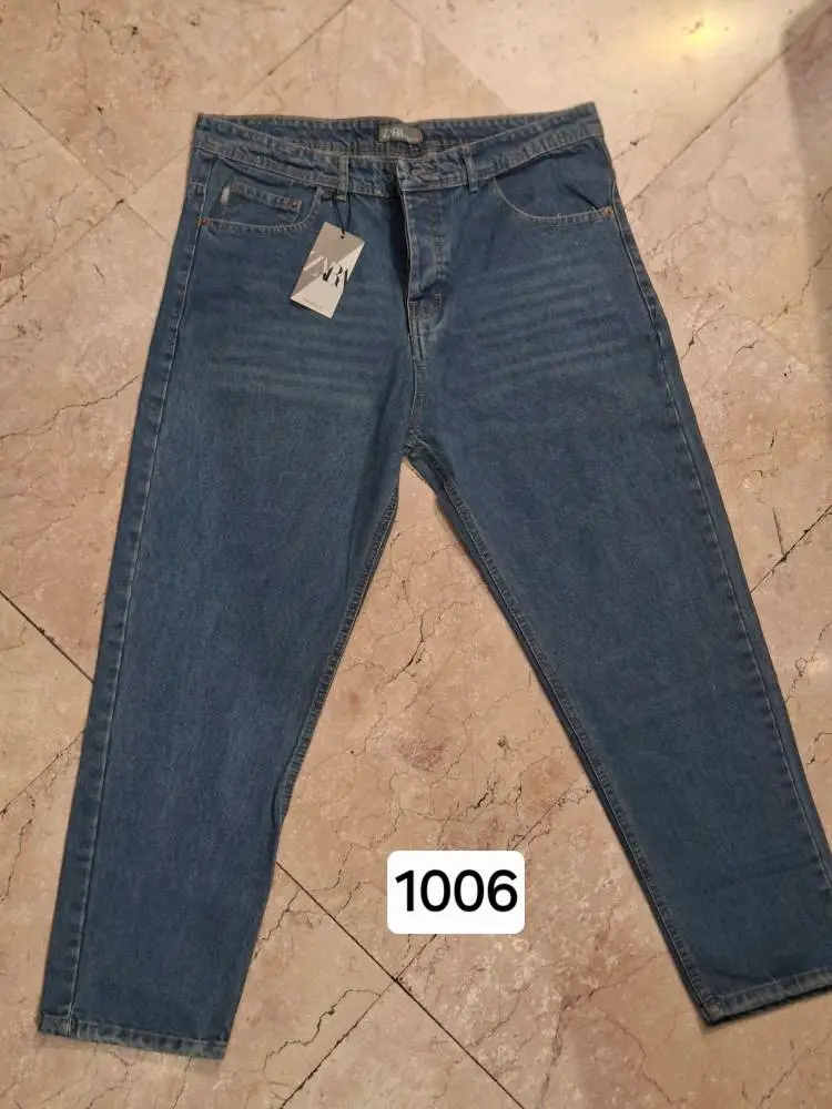 feriia.ir-1006 شلوار مام فیت زارا شلوار جین کد ۱۰۰۶ با رنگ آبی کلاسیک سنگشور، دارای فاق بلند و تنخور آزاد موجود در مزون رم در محدوده میدان حر