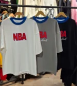 تیشرت NBA مردانه در سه رنگ سفید مشکی و طوسی چیده شده کنار هم در مزون رم خیابان کارگر جنوبی