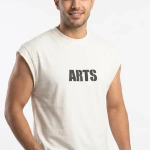 استایل کژوال با وست مردانه سفید مدل ARTS و برش آزاد سرشانه در مزون رم